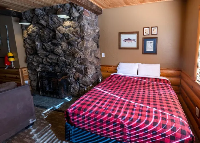 Shaver Lake Village Hotel