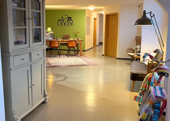 Gaestehaus & Cafe Leeze