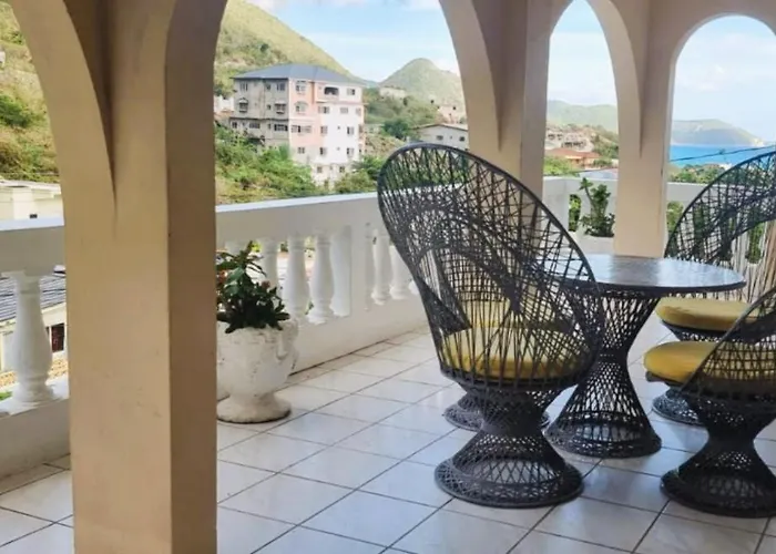 876 Ja Oasis & Homestay - By Kingston Airport