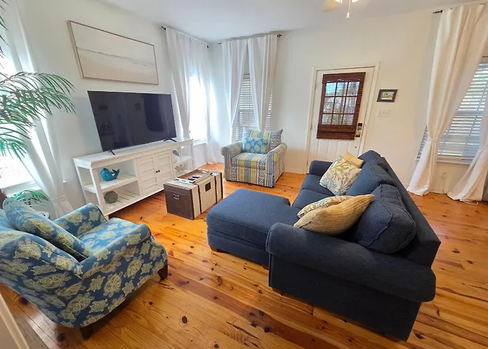 Newly Renovated Beach House Steps To Pool, Beach Access