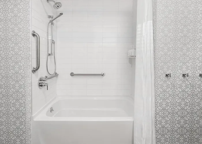 La Quinta Inn & Suites By Wyndham Queens Nyc Jfk Airtrain