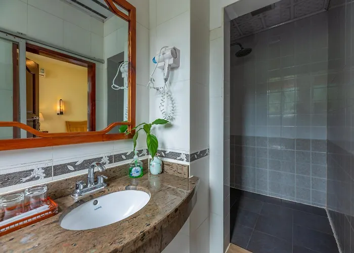 Snow Lion Riverside Resort-Chinese Cooking Class-English Speaking Team-Free Activities Tips