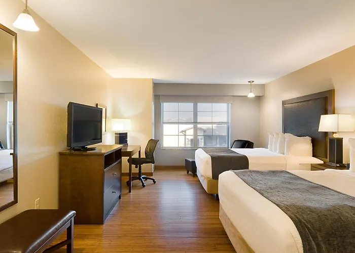 Clubhouse Hotel And Suites