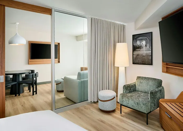 Ômage Hotel, Montreal Laval, a Tribute Portfolio Hotel