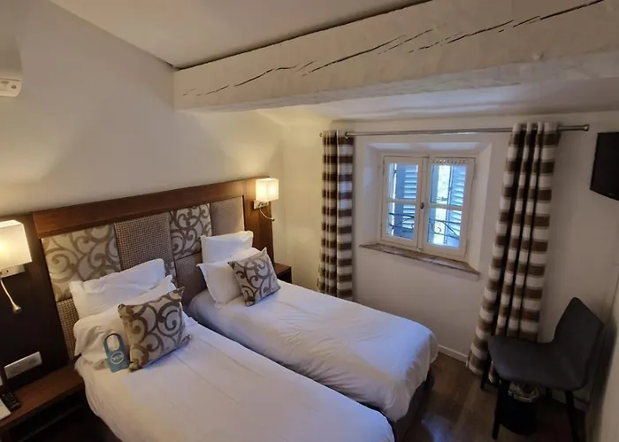 Hotel B Lodge