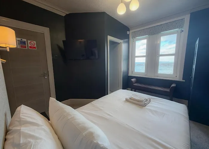 Nomi Rooms & Restaurant