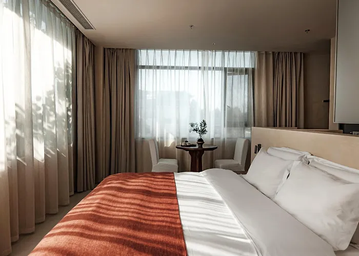 Terra Art Zen Hotel With Rooftop Zen Garden, Veggie Dining,Pick-Up Service,English Speaking,Free Laundry