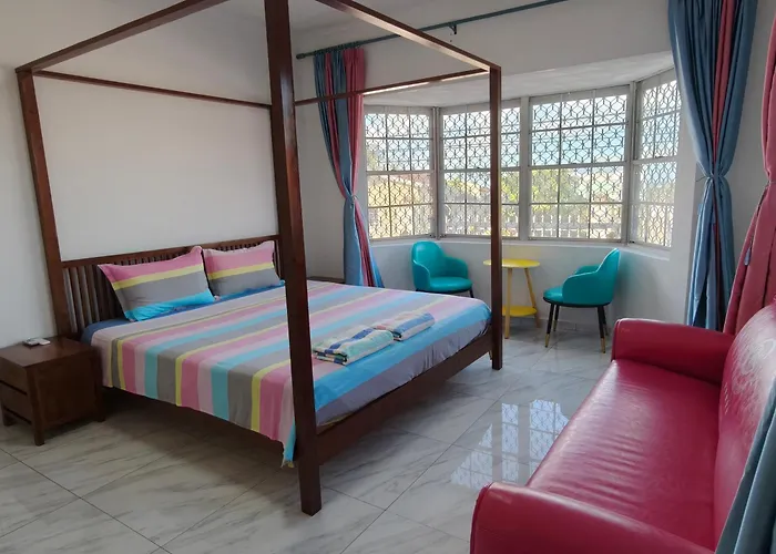 Da Pink And White Palace