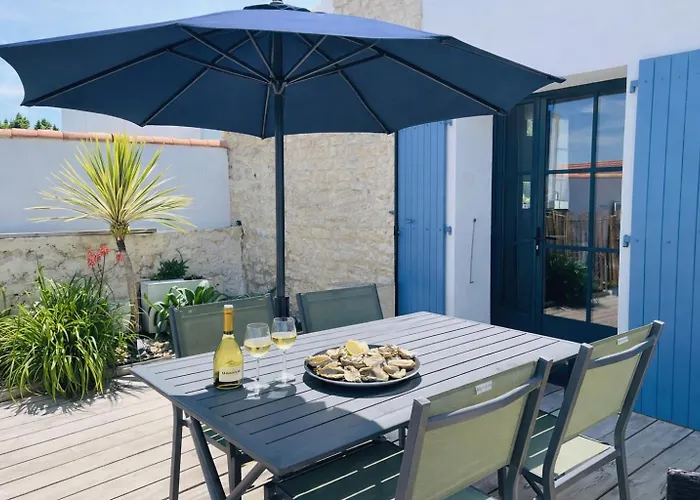 Residence Clos des Aigrettes -Appartements a 30m du Port de La Cotiniere , Ile d Oleron -commerces et plages a pied
