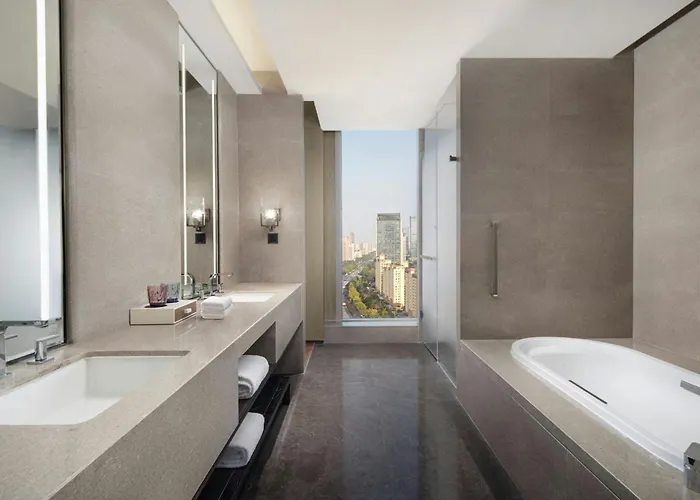 Courtyard By Marriott Luoyang