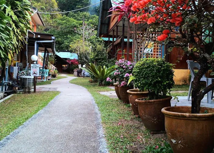 Cheers Garden Chalet