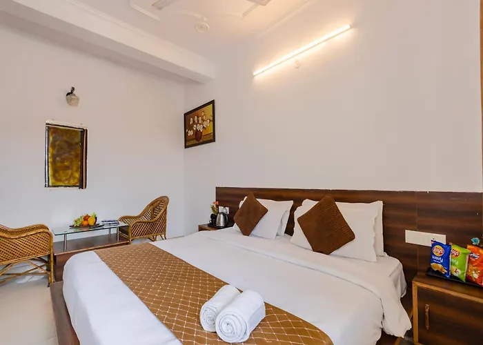 Hotel Indra Palace At Tapovan