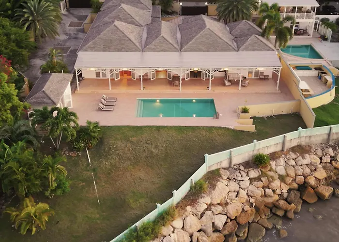 Turtle Cove House by Le Haus