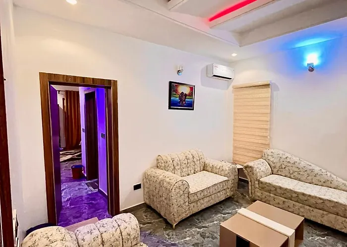 De New Dawn Hotel And Lounge