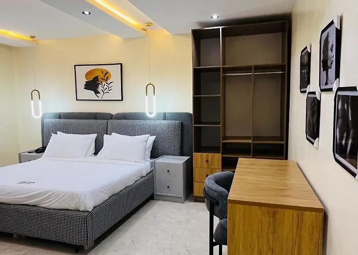 Feliza Hotel And Suites