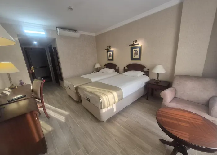 Bueyuek Suemela Otel