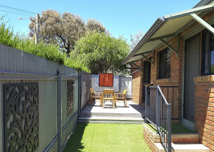 2-Bedroom Townhouse Next To The Hospital