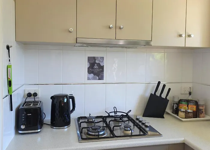 2-Bedroom Townhouse Next To The Hospital
