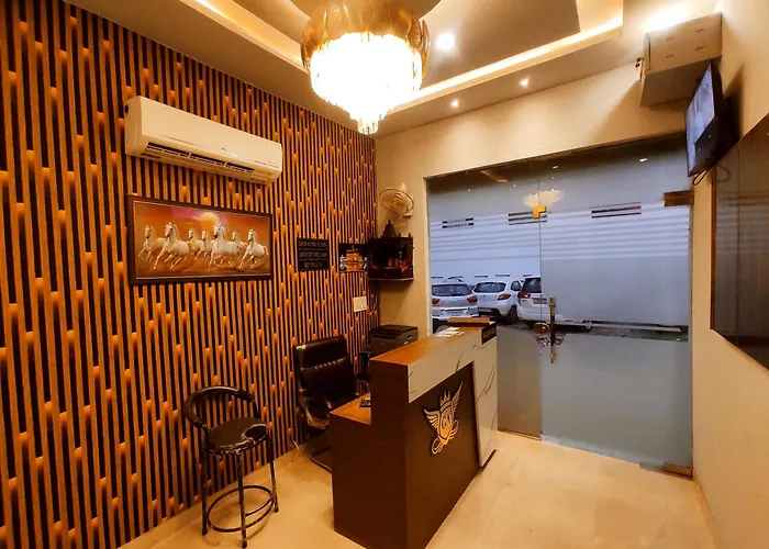 Hotel Silver A - Favorite Of Families, Corporates & Couple