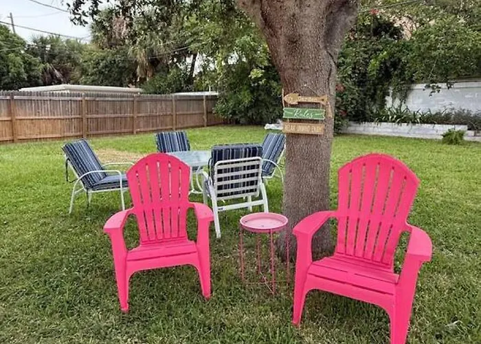 Boutique Hotel across from Cocoa Beach, pool