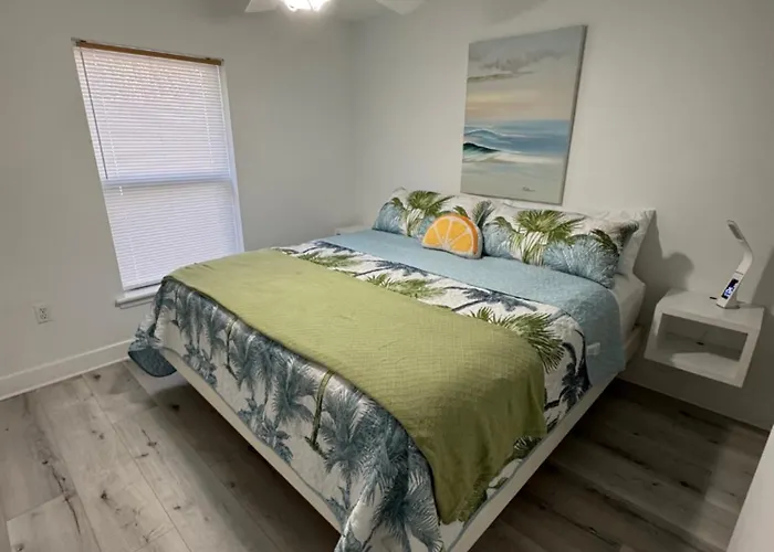 Tropical 2 Bedroom Villa Across Cocoa Beach 3