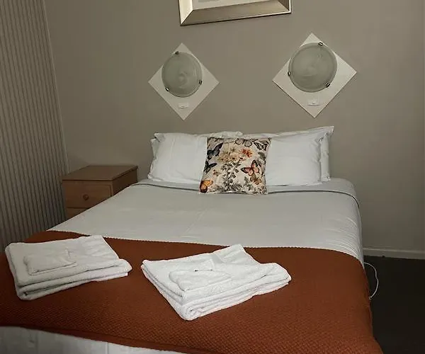 Glenelg Inn Hotel