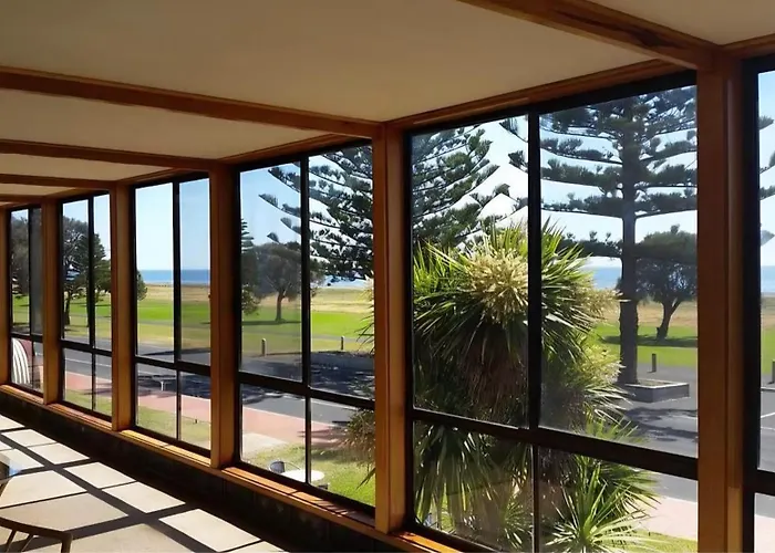 Kingston Ocean View Motel