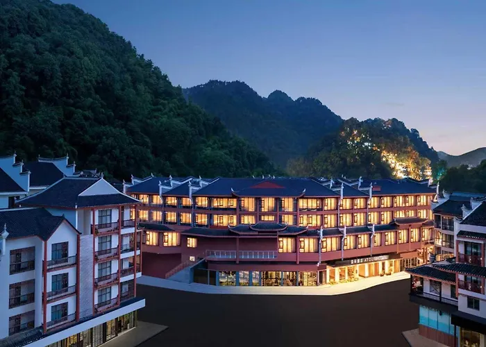Atour Hotel Hongqiao Fenghuang Ancient City