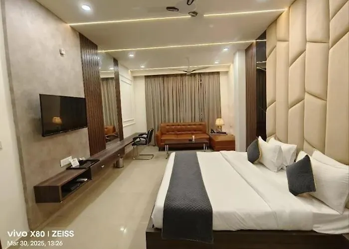 Premium Room With Mountain View In Dalhousie