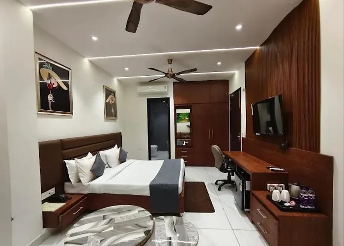 Premium Room With Mountain View In Dalhousie