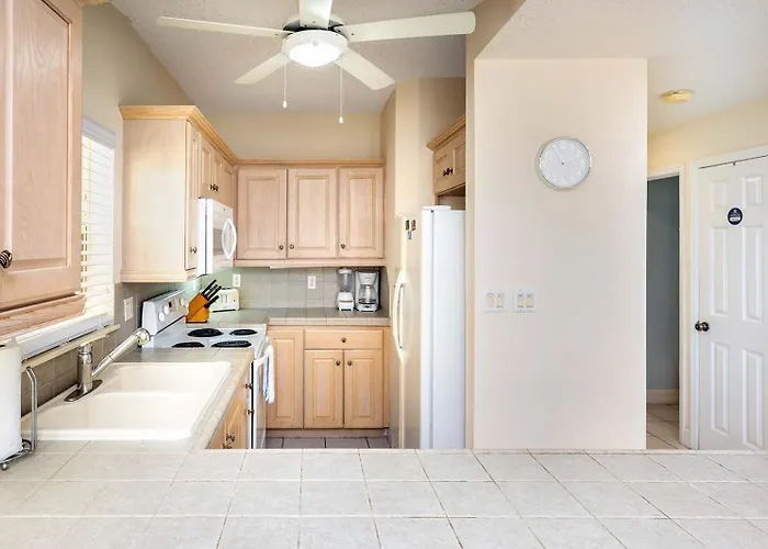 Regal Beach Club #214 - 2Br Ocean View 7 Mile Beach