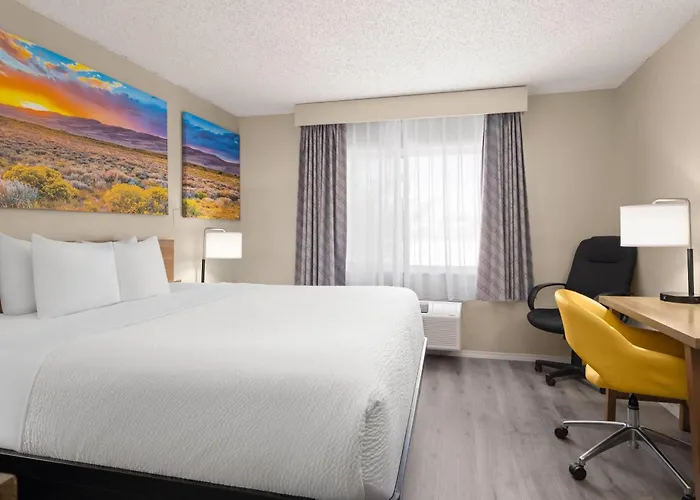 Days Inn & Suites By Wyndham Airport Albuquerque