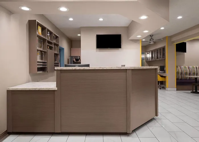 Days Inn&Suites by Wyndham Airport Albuquerque