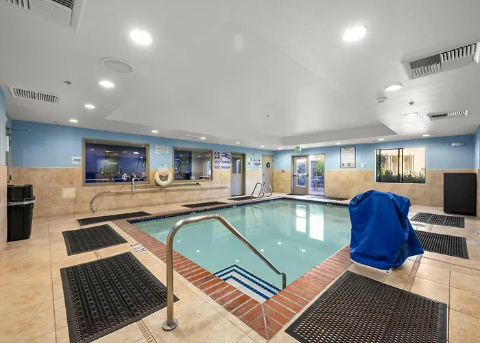 Holiday Inn Express Hotel & Suites Lincoln-Roseville Area By Ihg