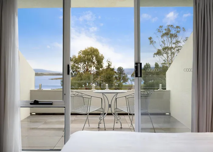 Horizons Lake Jindabyne