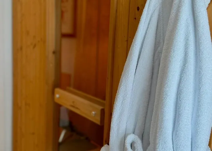 Forest Path Apartment Quiet Countryside Retreat With Sauna, Sleeps 4
