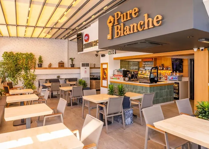 Pure Blanche Hotel