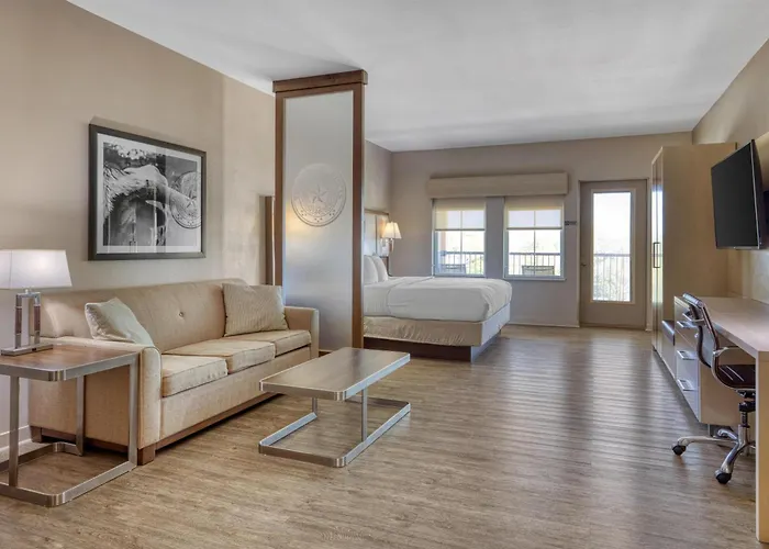 Best Western Bandera Suites & Saloon