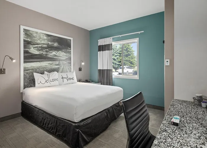 Prairie Crest Medicine Hat By Ihg