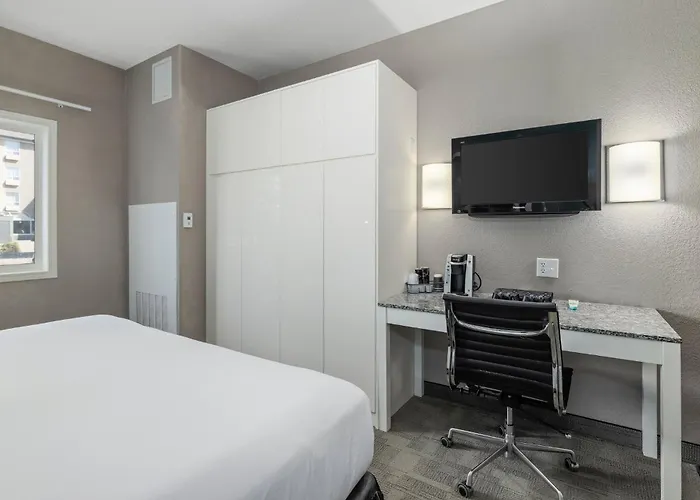 Prairie Crest Medicine Hat By Ihg