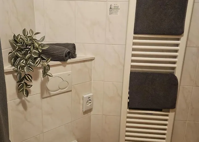 Hotel Alt Cues
