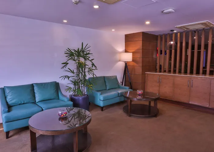 Avari Xpress Gulberg