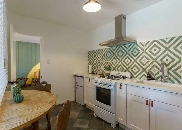 The Good House- Hot Spring Hideaway