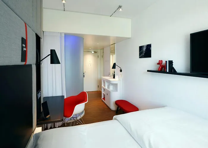 citizenM London Victoria Station