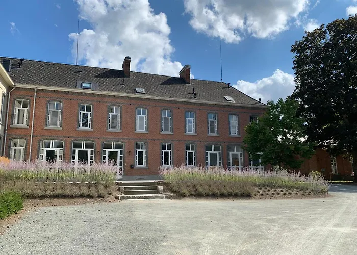 De Lotuspoort met Mihr's B&B in de Abdij van Bornem