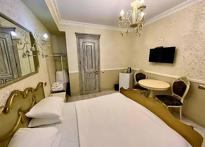 34 Silver Rooms