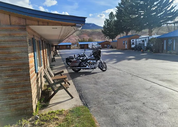 Trails End Motel