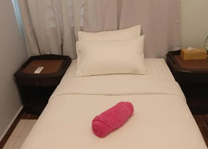 Sunset Beach Retreat & Beach Bistro