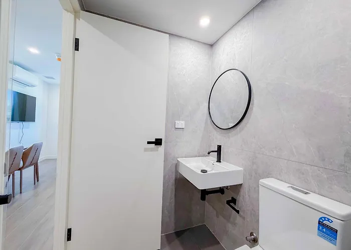 Auburn Studio, Entire Studio With Ensuite Toilet And Kitchen