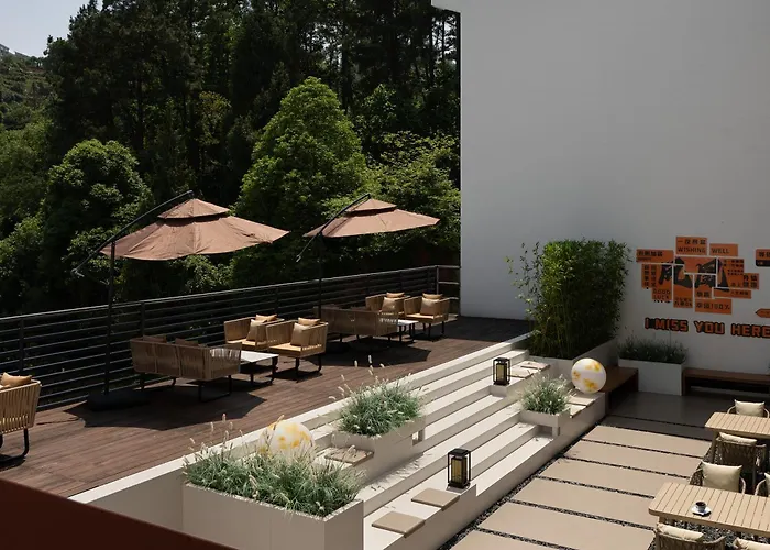 Yanyu Yunxi Resort Hotel 烟雨云兮酒店